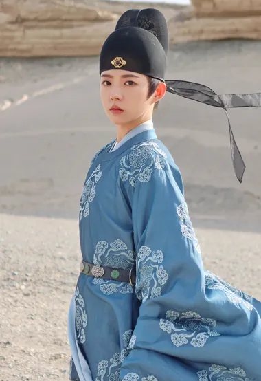 一念关山阿盈公主（杨盈）男扮女装造型演员何蓝逗户外沙漠写真图片