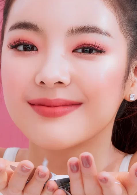 粉妆可爱的亚洲女生手机壁纸