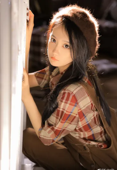20岁女孩初冬清纯甜美可人居家氛围写真图集
