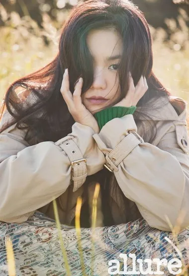 韩国美女李雪最新《allure》杂志唯美逆光写真图片