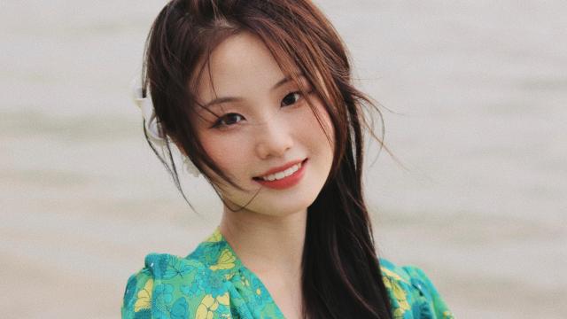 盐酷女孩绝佳气质写真-iPhone17-1