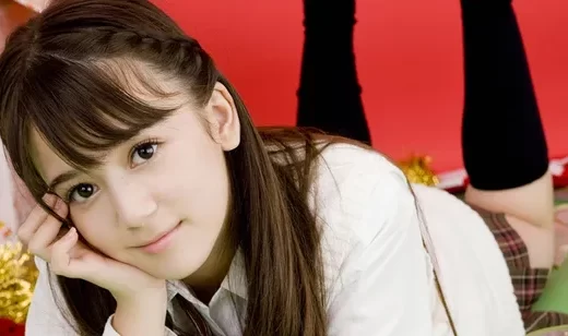 日本美女明星奥真奈美电脑桌面壁纸