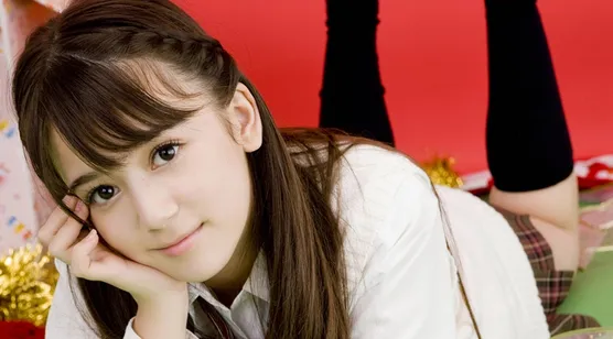 日本美女明星奥真奈美电脑桌面壁纸-iPhone17-1