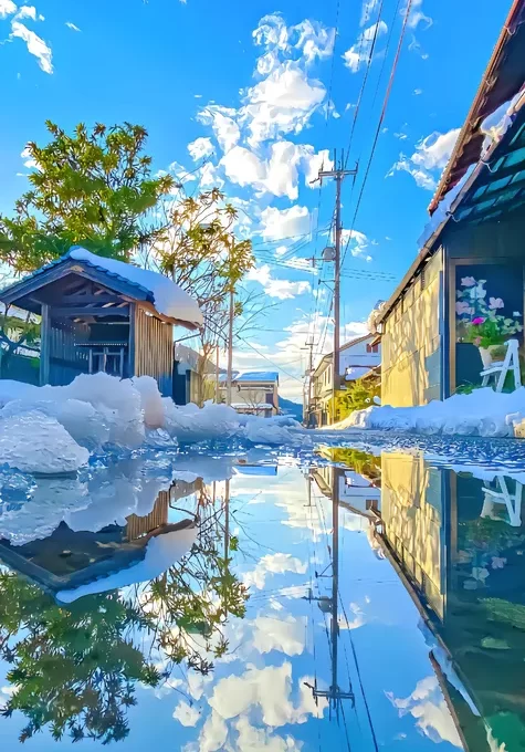 清新小镇，小屋，路面上融化的冰水，倒影，AI风景手机壁纸图片