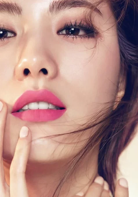 贵气十足的韩国美女头像手机壁纸