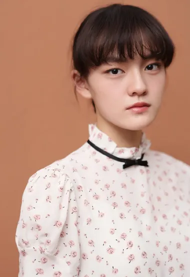 文淇小碎花上衣塞黑色皮裙甜美少女感十足写真图片