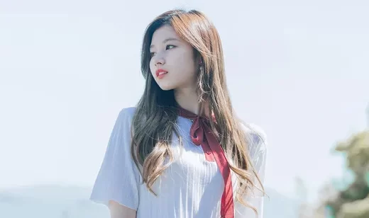 元气满满，看着很阳光的清纯少女