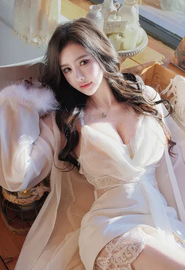 气质女生·蕾丝睡衣慵懒氛围 唯美居家风女生穿搭套图