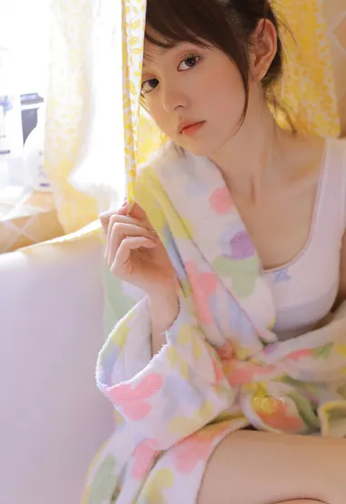 早上好呀，早晨起来刷牙洗脸，穿着可爱睡袍的甜美美女洗漱写真套图