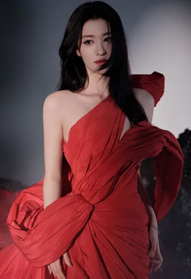 王楚然炽热红裙妖娆写真美照