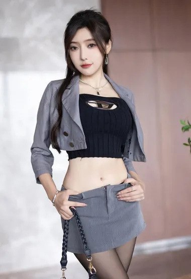 端庄气质网络王美女模特感紧身套装短裙黑丝袜高跟穿搭展有致身体翘臀写真