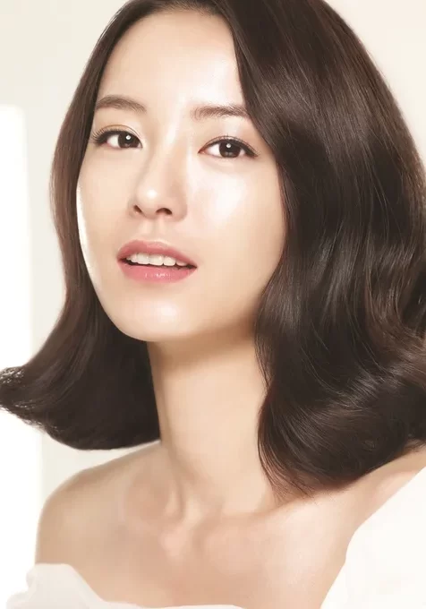 长卷发的清纯韩国女神头像手机壁纸