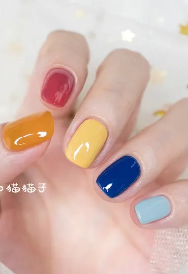 纯色，多色撞色排列美甲，简约个性好看