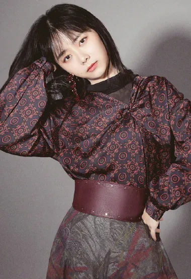 90后美女明星谭松韵写真图片，冻龄少女的时尚之秋