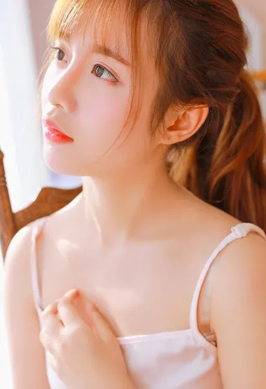 哪个少女不怀春，吊带 连衣裙 齐刘海美少女私房写真照