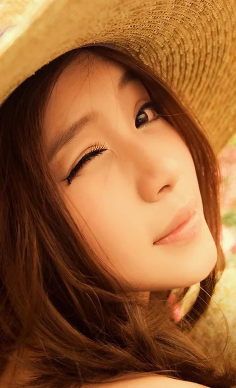 戴着草帽的美女高清手机桌面壁纸-iPhone17-1