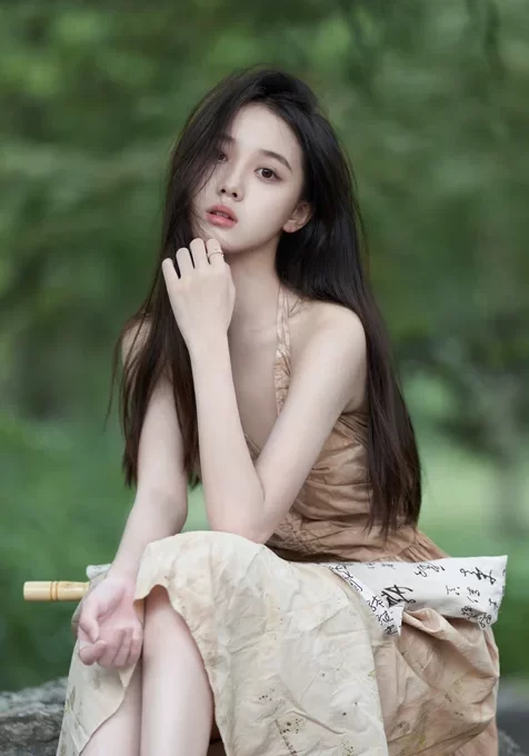 美女李瑜裙装户外超高清8k手机壁纸