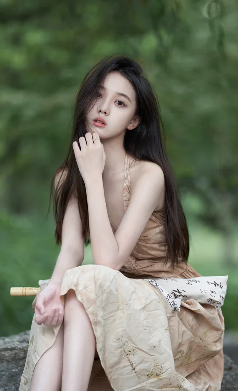 美女李瑜裙装户外超高清8k手机壁纸-iPhone17-1