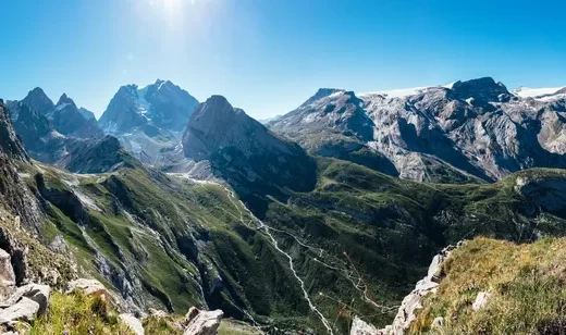 阿尔卑斯山峡谷雪峰·写实壮丽自然风景 超高清宽屏电脑壁纸