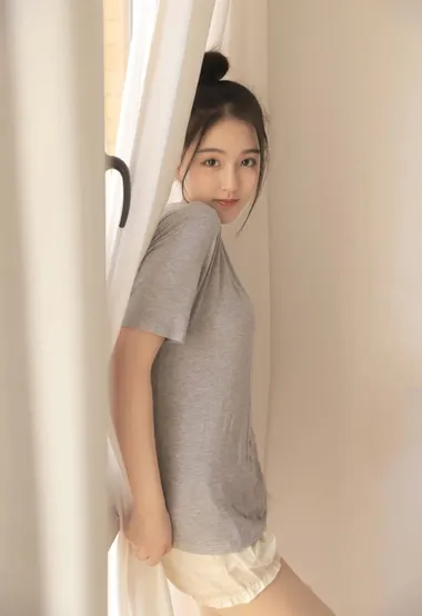 甜美系少女的私房写真日记，娇小身材元气十足