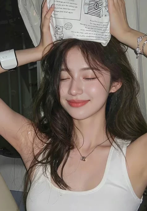 闭着双眼，面带微笑，白色背心俏皮可爱AI美女手机壁纸图片