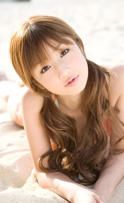 日本AV女优沙滩性感壁纸-iPhone17-1