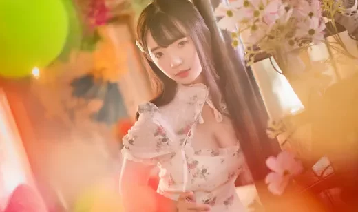 花中穿旗袍的豪乳美女高清电脑壁纸图片