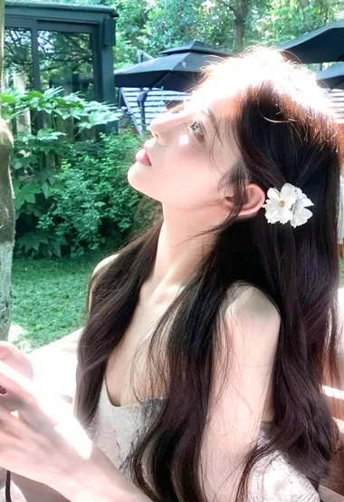 森系户外唯美女生·白花发饰清新氛围感 高赞女生写真
