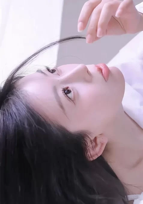 清新氛围感长发女生·唯美仰头 治愈系手机壁纸推荐