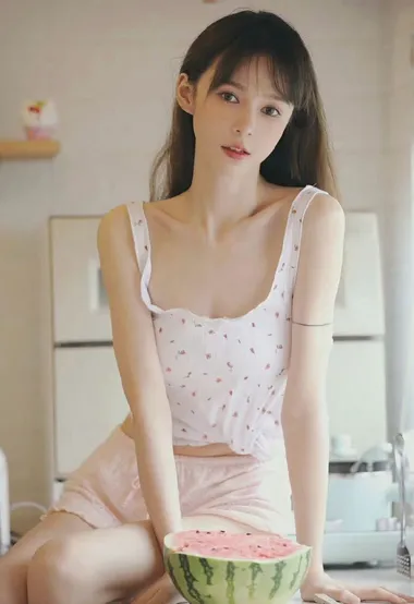 怀念一下过去的夏日美好时光，清新氧气人像吊带衣短裤夏日写真图集