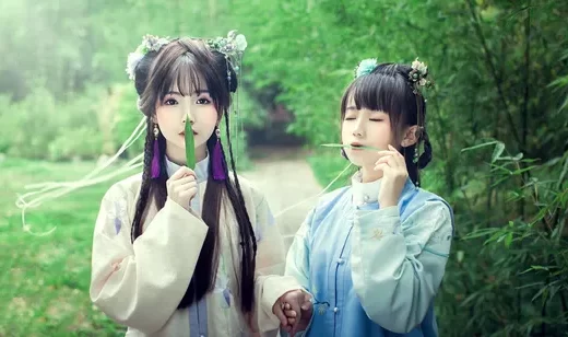 两个清纯无比身穿汉服女孩壁纸图片
