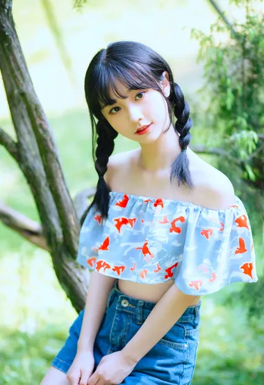高清美女写真大图，双麻花辫美少女户外清新诱人写真美照