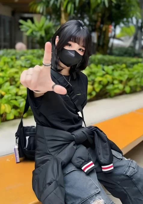 暗黑风穿搭女生·个性手势 高人气潮流手机壁纸