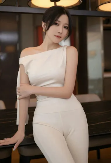 性感网红美女御姐鱼子酱一袭白色套装长裤气质穿搭氛围感满满写真图集