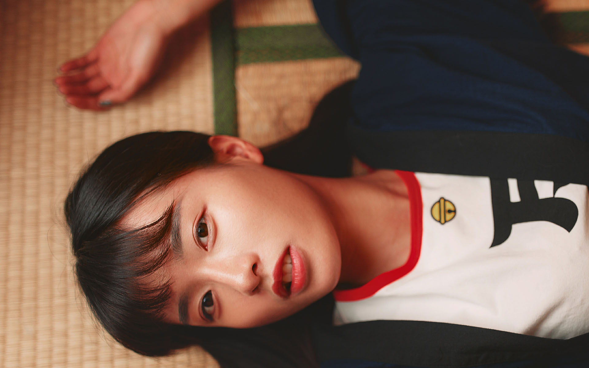 美女写真-iPhone17-1
