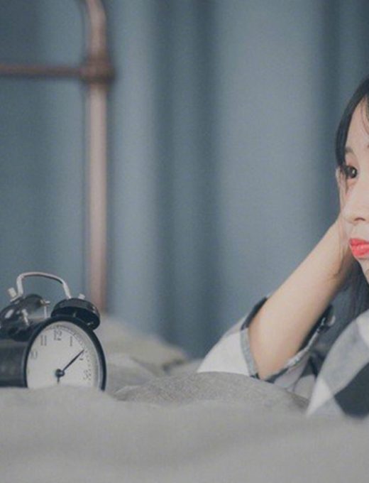 深夜还醒着，先把心事放轻一点…