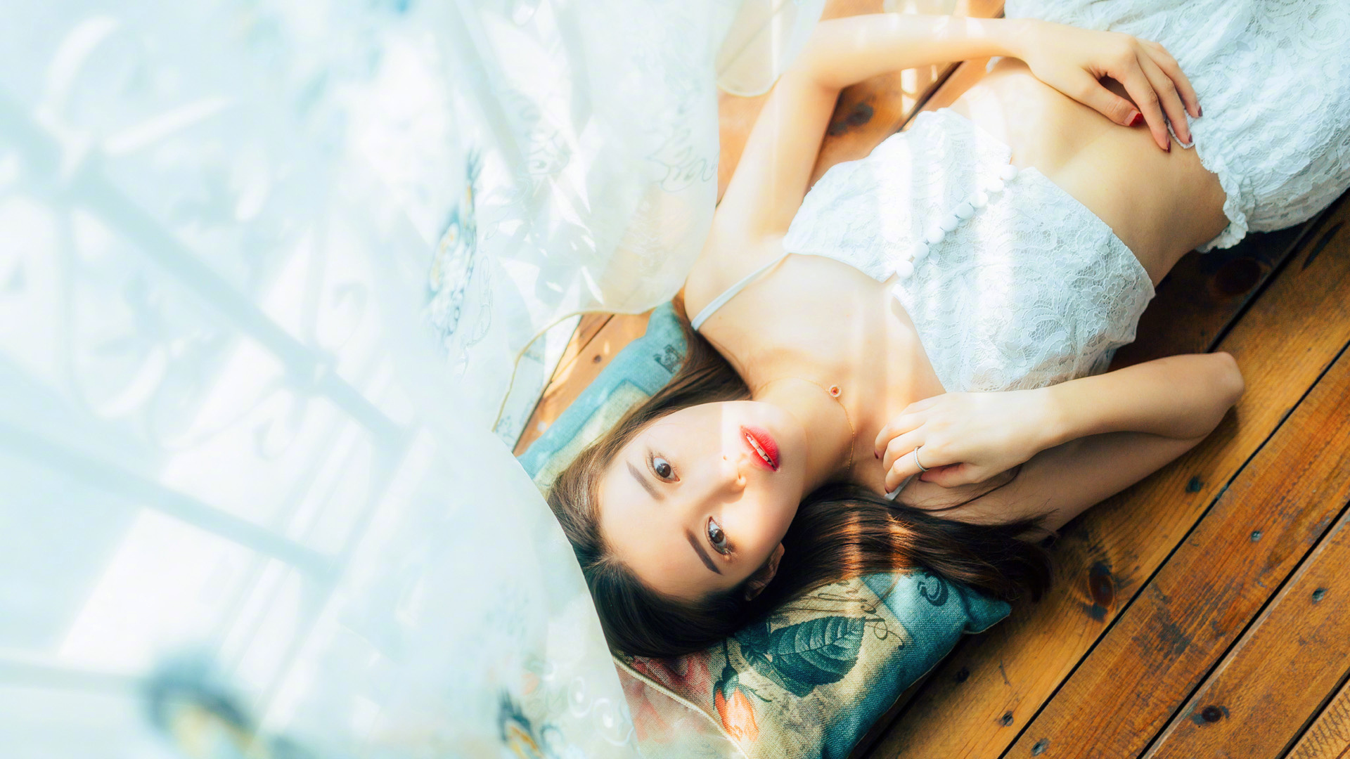 美女写真-iPhone17-1