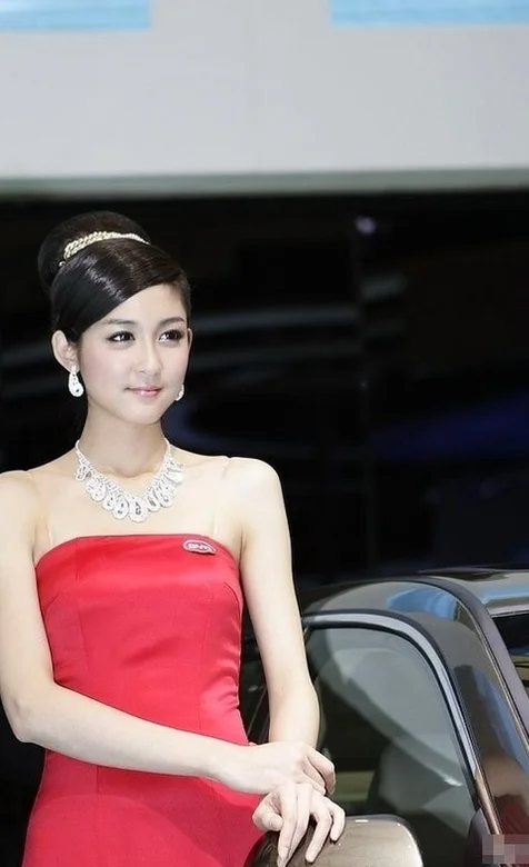 很有高贵气质的车模美女手机安卓桌面-iPhone17-1